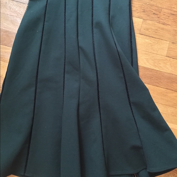 Sleeveless V neckline midi dress - Picture 4 of 7